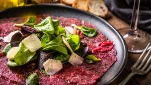 El carpaccio: Conoce sus beneficios e innovadoras recetas
