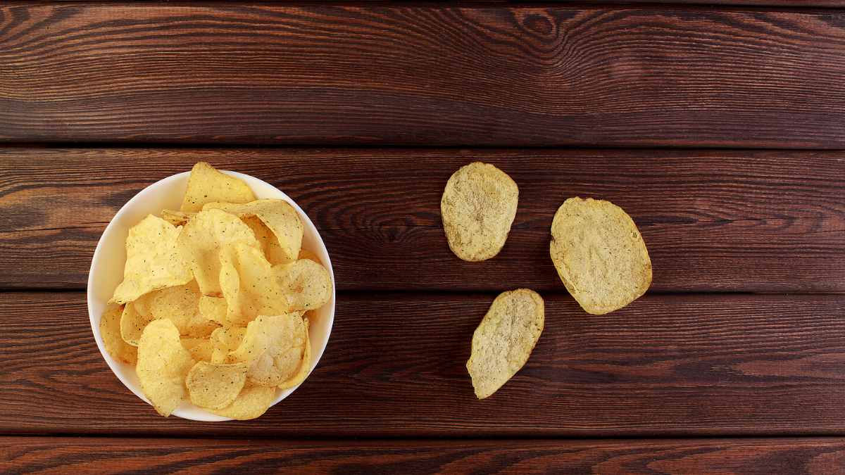 Cómo hacer papas fritas sanas en el microondas y que quedan igual de ricas que las envasadas