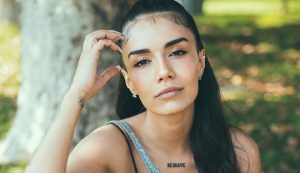 Steffi Méndez se luce en bikini y con su pololo desde España