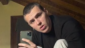 Arón Piper prende las redes al mostrarse en ropa interior