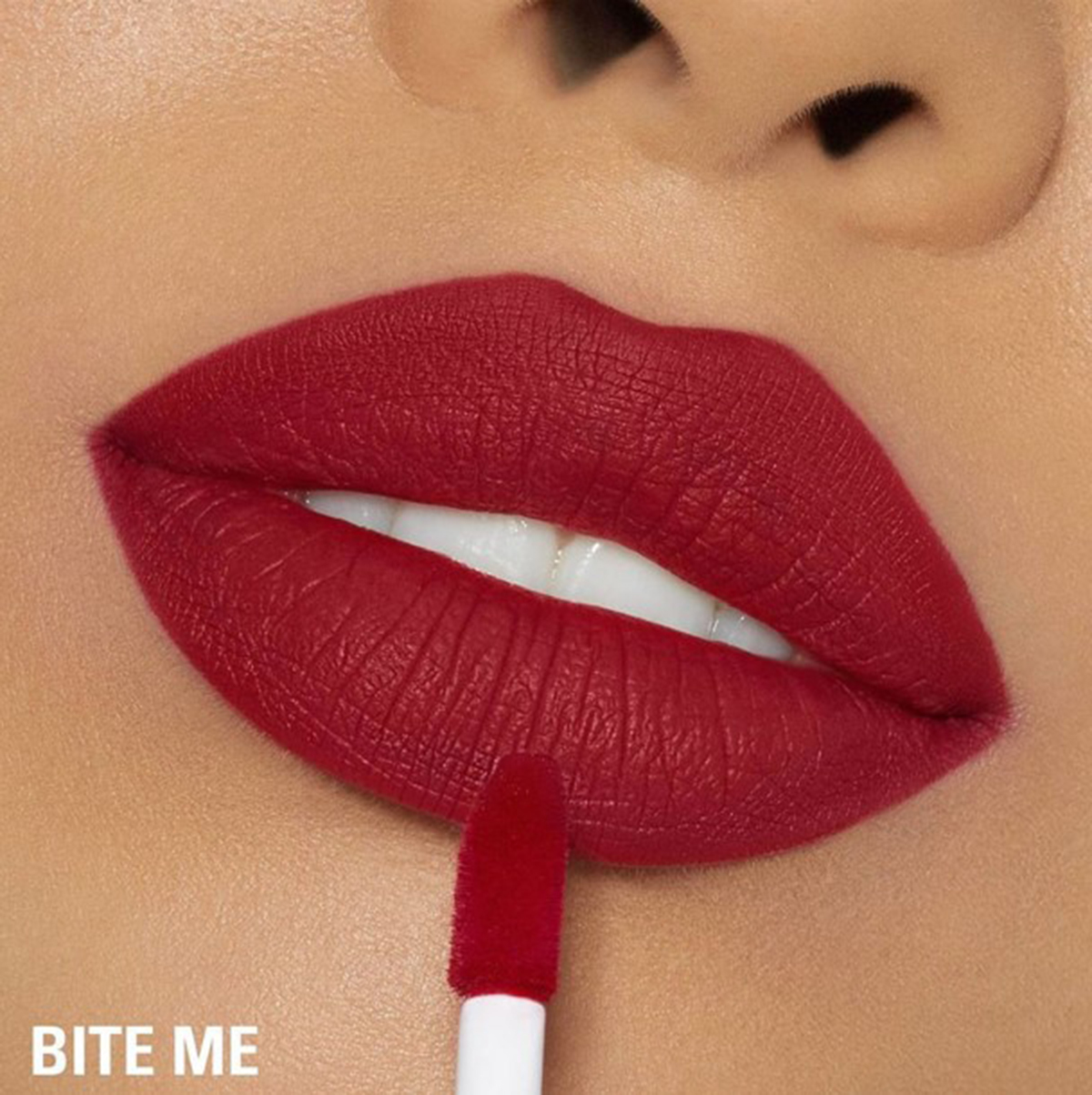 Kylie Jenner presume la variedad de sus hermosos labiales — FMDOS