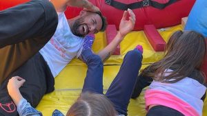 Mauricio Isla se reencontró con sus pequeñas hijas por videollamada