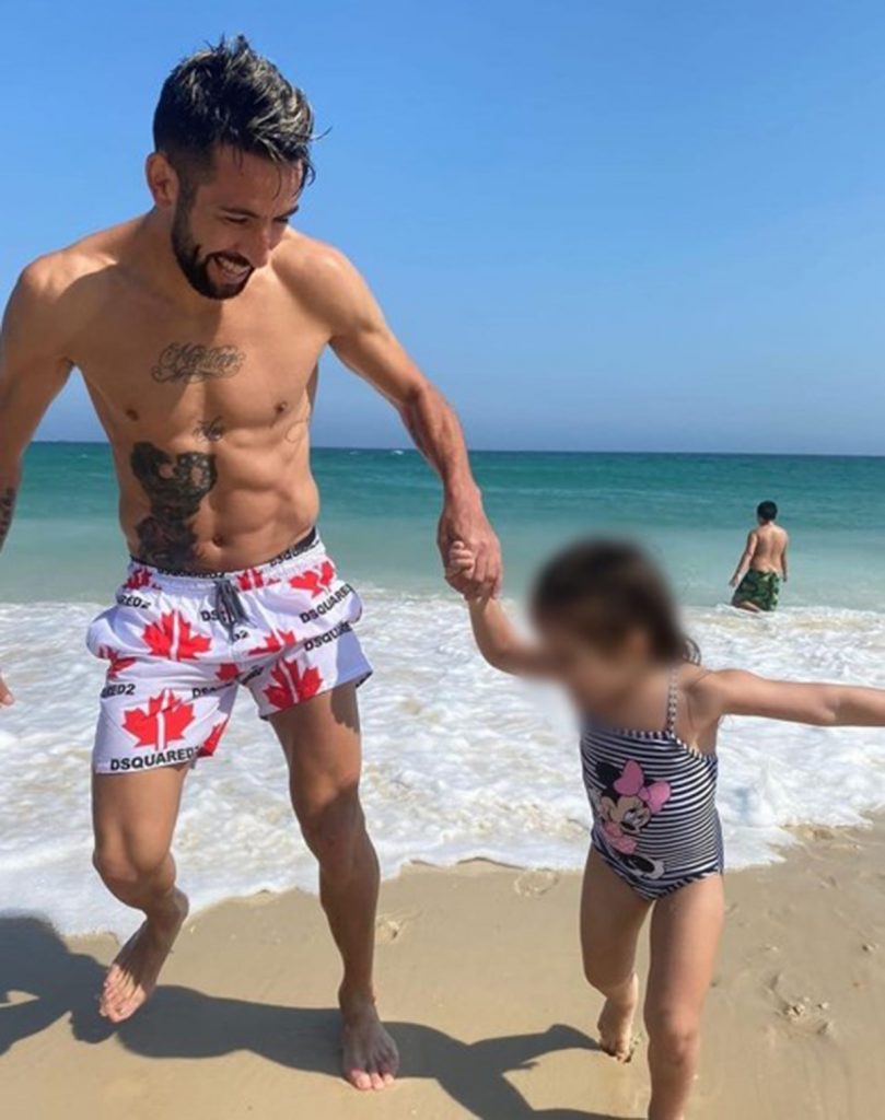 Mauricio Isla De Vacaciones Con Su Hija 3