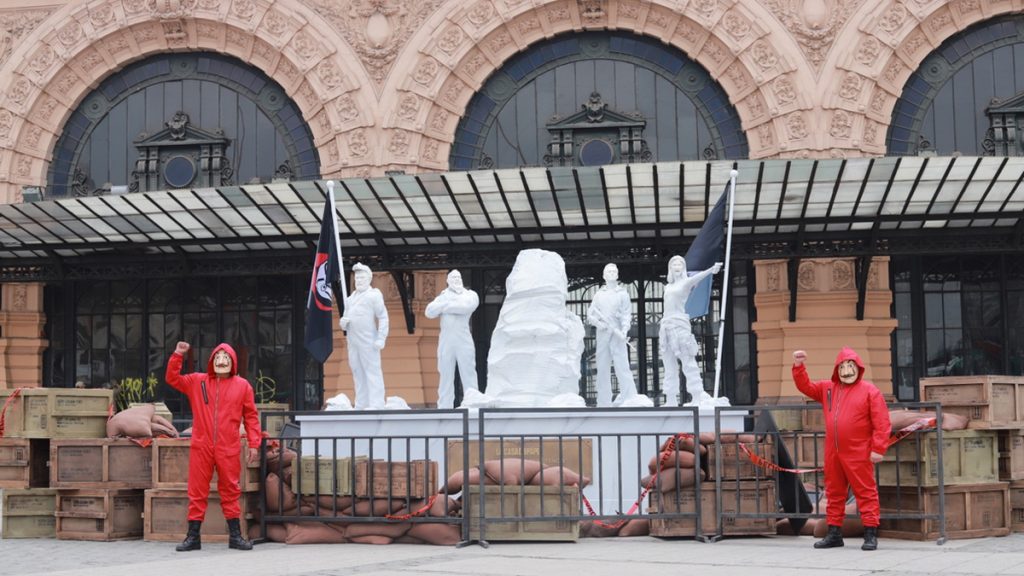 Monumento A La Casa De Papel Tapa