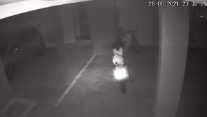 ¡Terror en Twitter! Video de una moto "fantasma" es viral en la red social