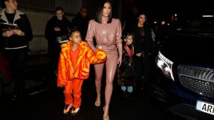 North West se burla de la faceta influencer de Kim Kardashian