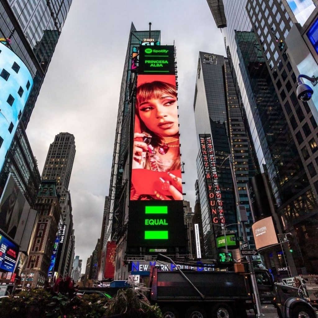 Princesa Alba En Times Square