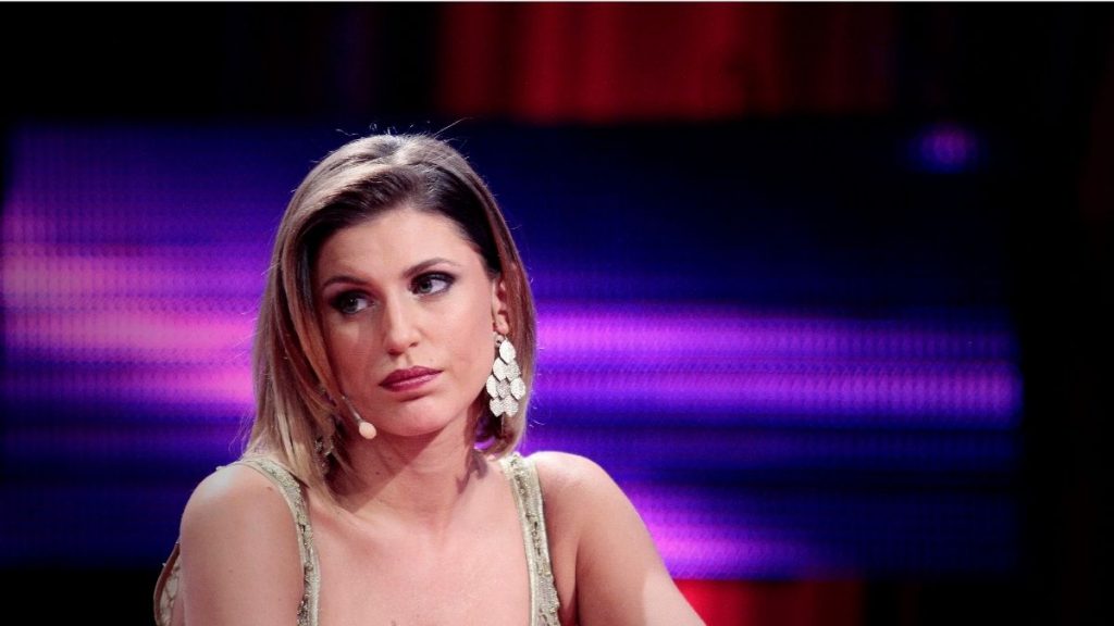 Wilma Gózales Crítico A Canal 13 Por Reestreno De Mundos Opuestos