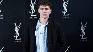 ¡Arón Piper sorprende a todos con radical cambio de look!