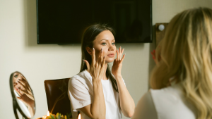 Beneficios del yoga facial: Aplícalos y notarás los cambios