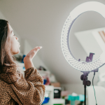 Conocida influencer muere en fatal accidente y su acompañante habría escapado del lugar