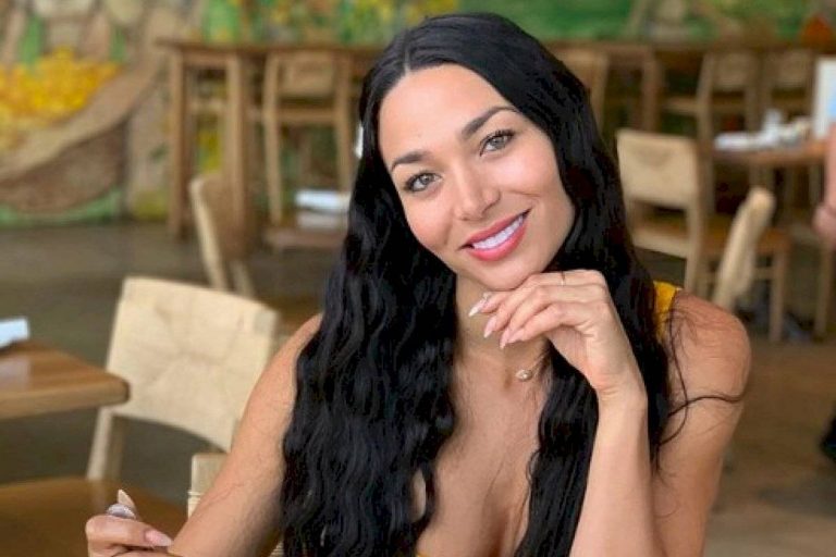 Lisandra Silva se luce en revelador bikini desde las Islas Maldivas
