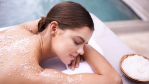 Las mejores recetas de exfoliante casero para decirle adiós a los granitos