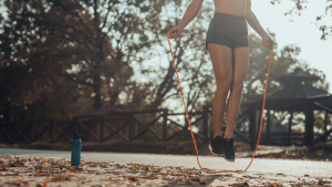 ¡A ponerlo en práctica! Conoce los beneficios de saltar la cuerda