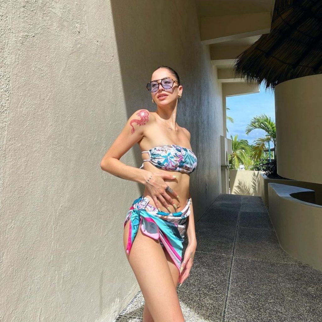 Fernanda Con Bikini