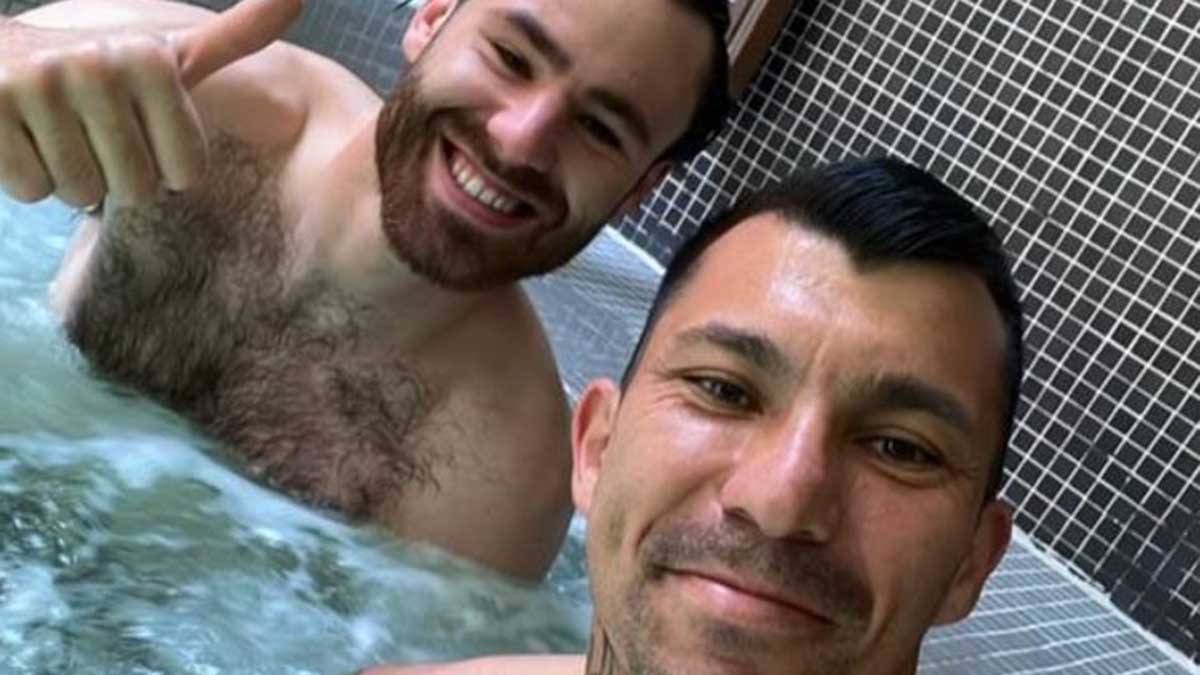 Ben Brereton y Gary Medel disfrutaron de una tarde de piscina
