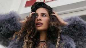 La hija de Chayanne lució el blazer rosa ideal para esta temporada