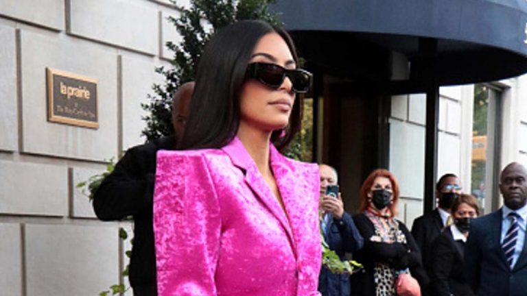 Kim Kardashian En Shocking Pink