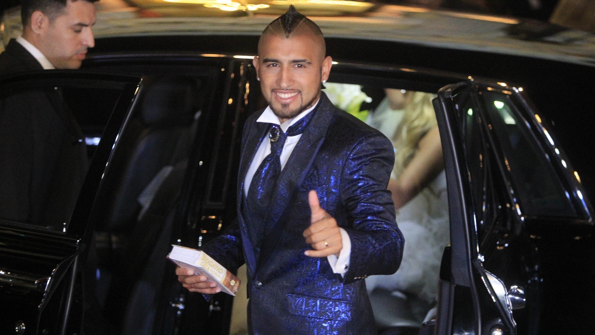 ¿Se pasó de copas? Viralizaron polémico video de Arturo Vidal festejando en Italia