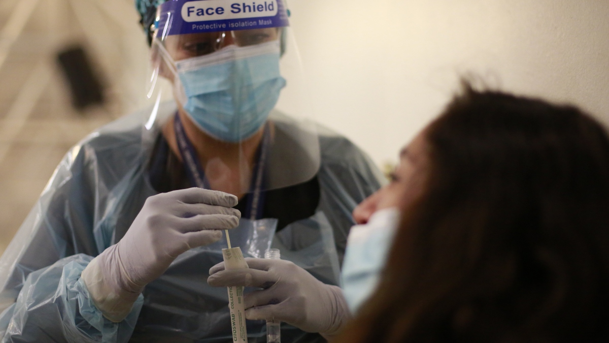 Rozando los 2 mil: Minsal entregó nuevo balance diario