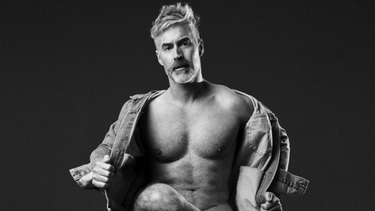 ¡Subió la temperatura! Carlos Díaz sorprendió con desnudo