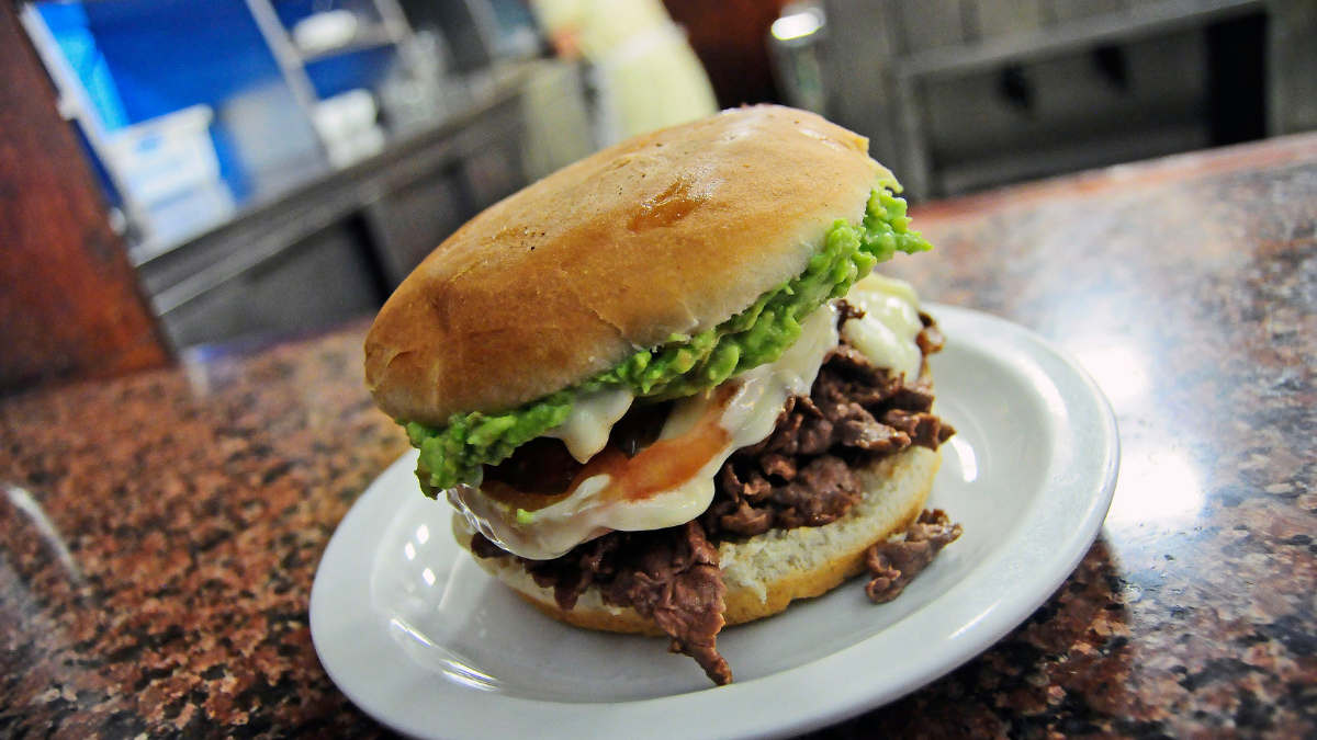 Día del churrasco 2025: tres lugares donde comer este delicioso sándwich en Talca
