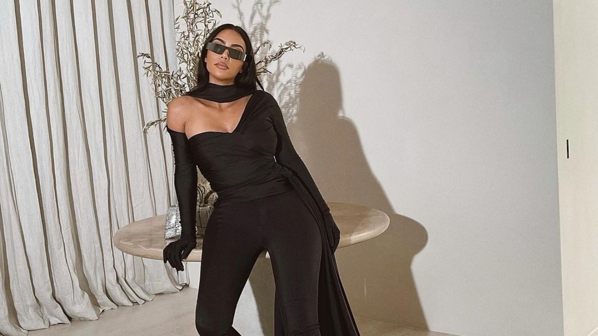 "Soy la foto que mis hermanas llevan al cirujano": Las bromas de Kim Kardashian en SNL