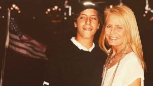 ¿Madre leona?: Cecilia Bolocco reacciona a fotografía de su hijo con una joven