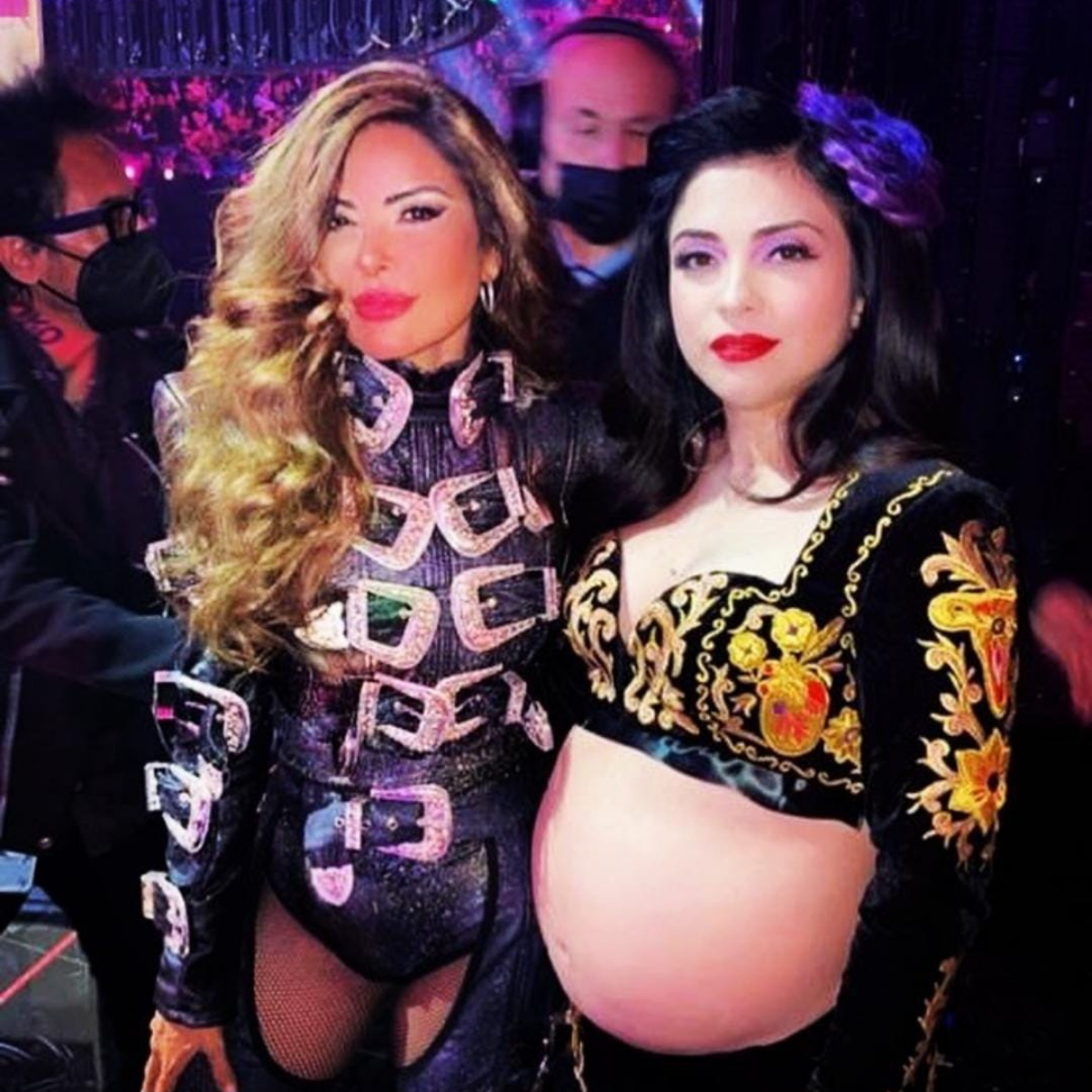 Mon Laferte Gloria Trevi (2)