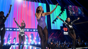 Dua Lipa en Chile: Las reacciones y memes inundaron las redes sociales ante la confirmación de su concierto