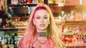 Karla Melo se luce en su nuevo videoclip: 'Lo hicimos con amor'