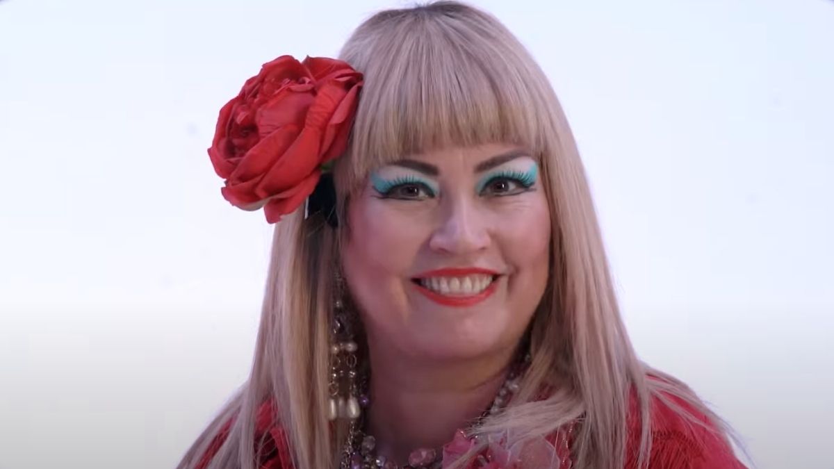 ¡Pero Tito! Kena Larraín debuta como cantante con particular videoclip