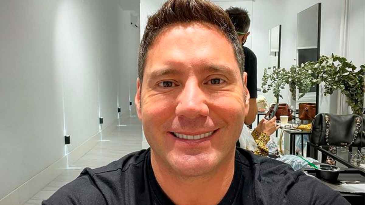 Pancho Saavedra denuncia a usuaria por mensajes homofóbicos