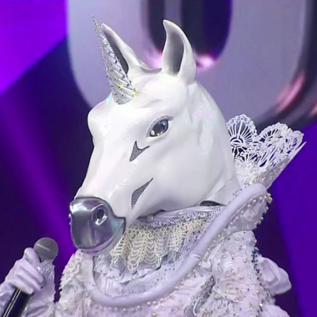 Quien Es La Mascara El Coqueteo De Unicornio A Julian Elfenbein (1)