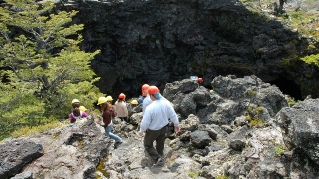Cuevas Volcánicas Del Volcán Villarrica