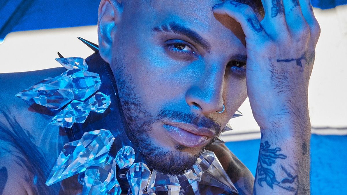 Rauw Alejandro sorprende con osada sesión de fotos