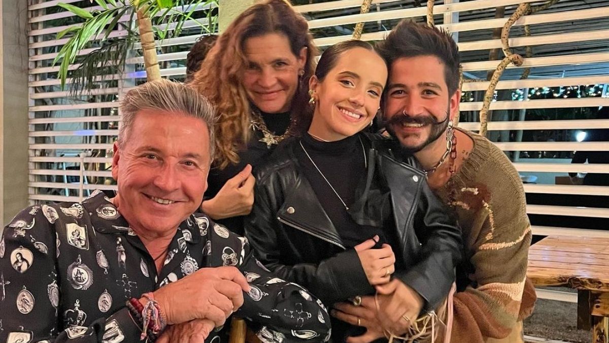 Ricardo Montaner responde a psicóloga que lo criticó por besar en la boca a sus hijos