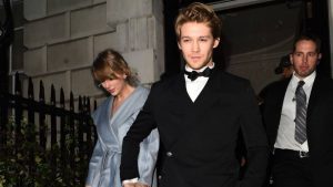 Joe Alwyn habló por primera vez sobre su ruptura con Taylor Swift: "Es algo difícil de superar"