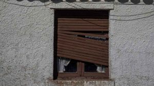 Viral en TikTok: una mujer captó a un supuesto fantasma en la ventana de su casa