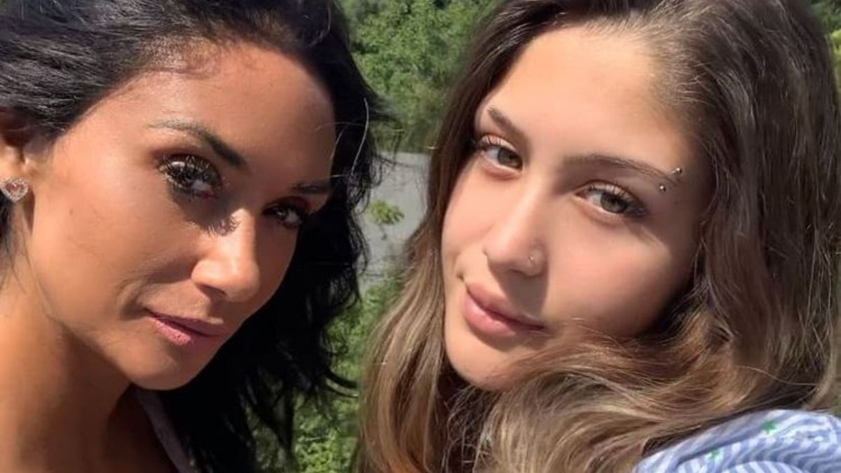 Pamela Díaz recibió duro mensaje de su hija tras dejar el país: "Menos mal me voy, porque ya no los soporto".