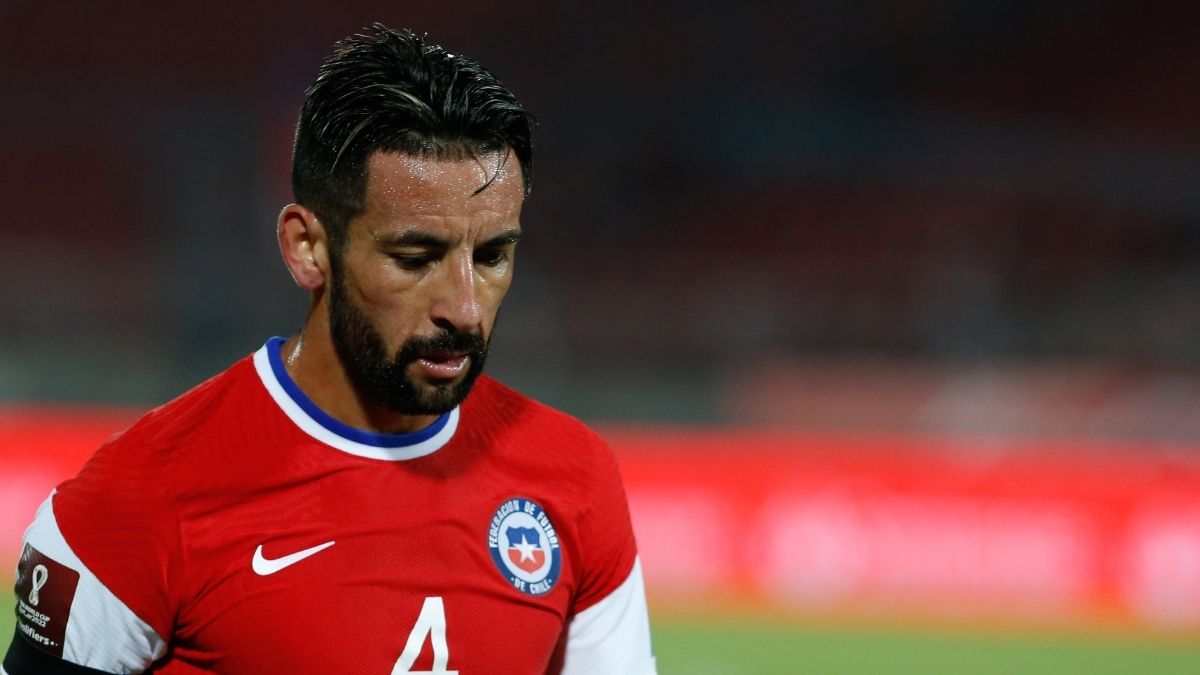 "Sin poder jugar": El lamento de Mauricio Isla tras compartir un nuevo test de PCR