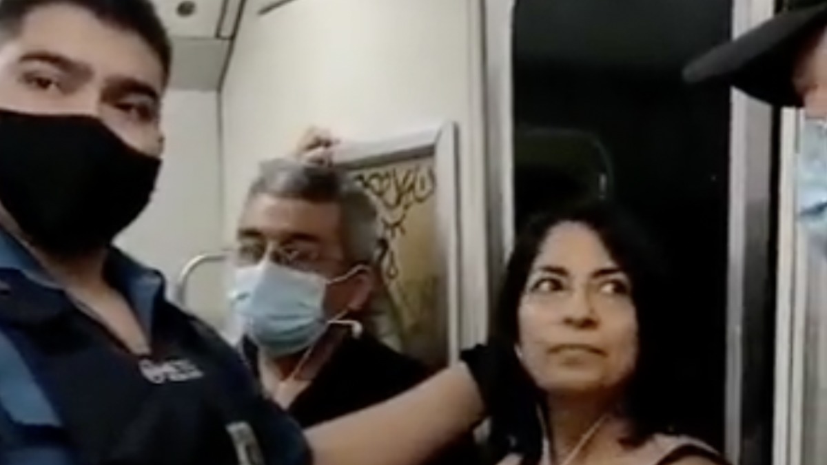 "Ningún respeto por los demás": Pasajera sin mascarilla fue forzada a bajarse del Metro