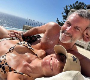 “Antes y después de la gala le agarras el p…, y así llegan con más energía, el pelo más brillante”: la peculiar cábala de Diana Bolocco y Cristián Sánchez que causó furor en Fiebre de Baile