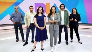 “Siempre soñé con trabajar en la tele”: periodista de Canal 13 se despide del equipo durante despacho en vivo