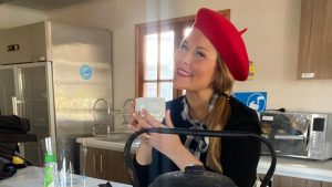 "Solo sé tú": Cathy Barriga encendió las redes con sensual baile y con video en topless