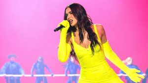 ¡Ídola! Chilena logra sacarse una selfie con Dua Lipa en Miami