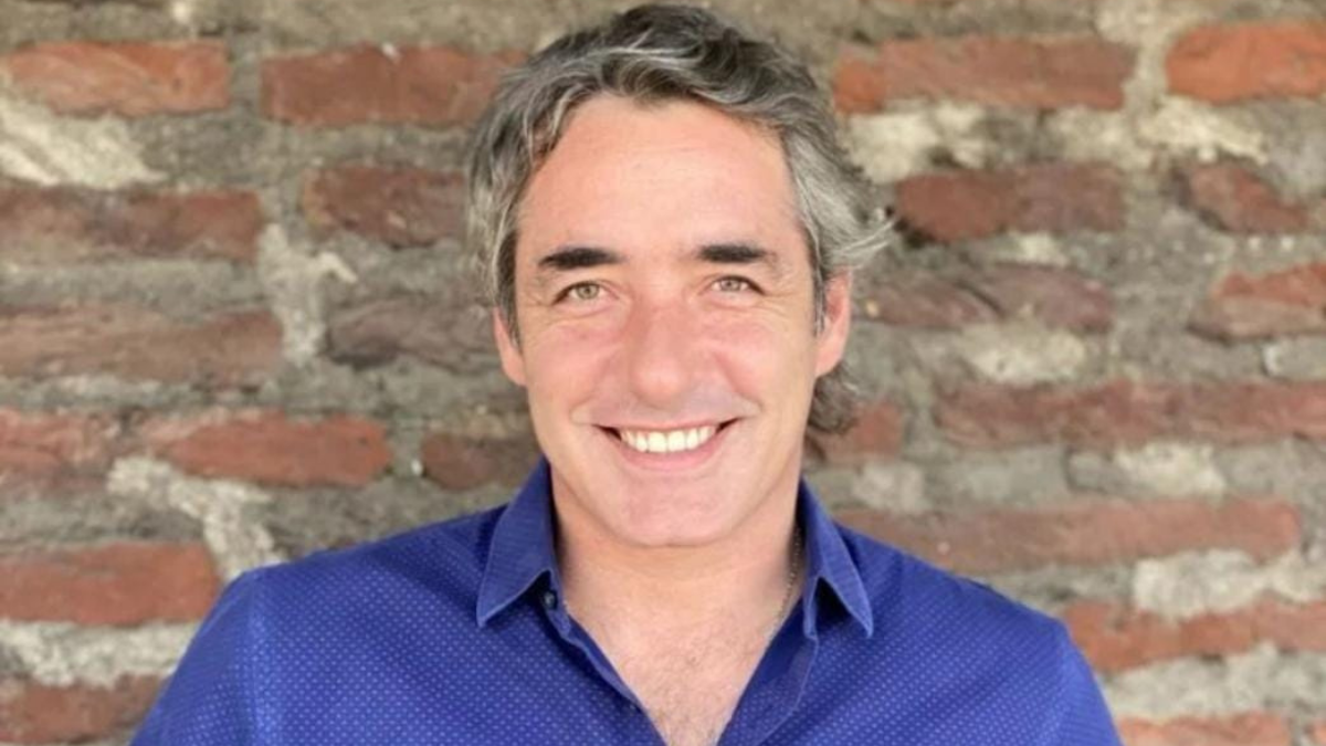 José Luis Repenning sube la temperatura con veraniega postal