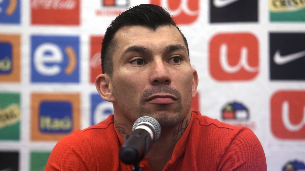 Gary Medel compartió tierna foto de su época escolar