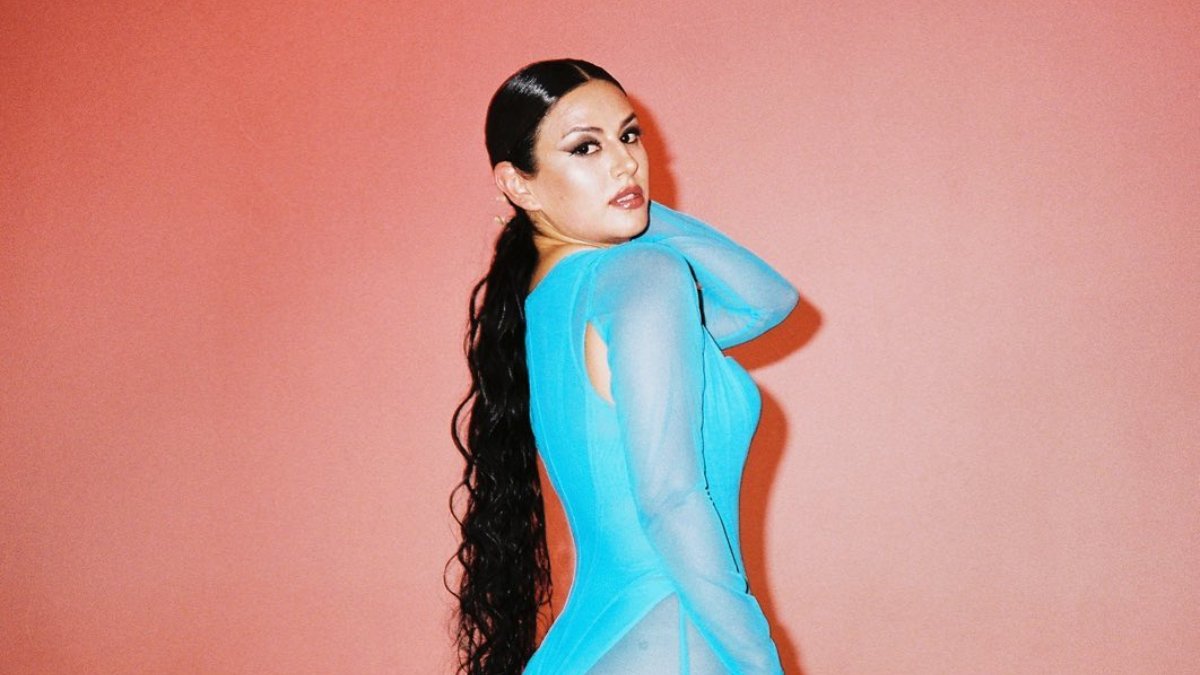 "Me da un infarto": Karla Melo se llena de elogios con total black look