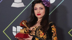 Mon Laferte pidió una particular recomendación para su bebé, Joel